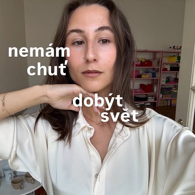 adolphi diary 033: Sedim na palube letadla, zamerne zamknu telefon i kdyz mam 28 nezodpovezenych zprav. Snazim se totiz